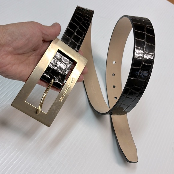 Michael Kors Brown Patent Leather w/Gold Embellished Buckle 553807. Size M - Picture 3 of 10